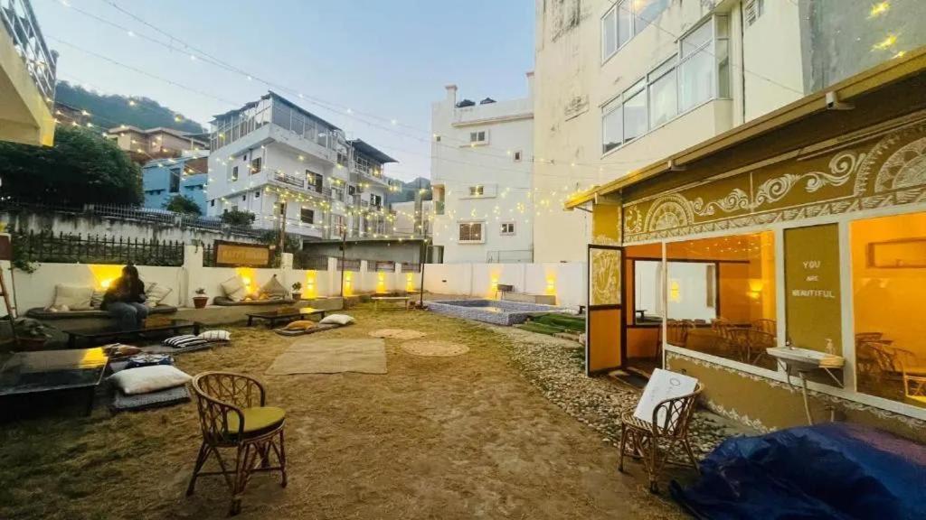 רישיקש Shanti Hostel And Garden Cafe מראה חיצוני תמונה